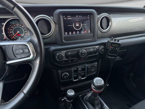 Used 2020 Jeep Wrangler Unlimited Sahara AWD/4WD image 13