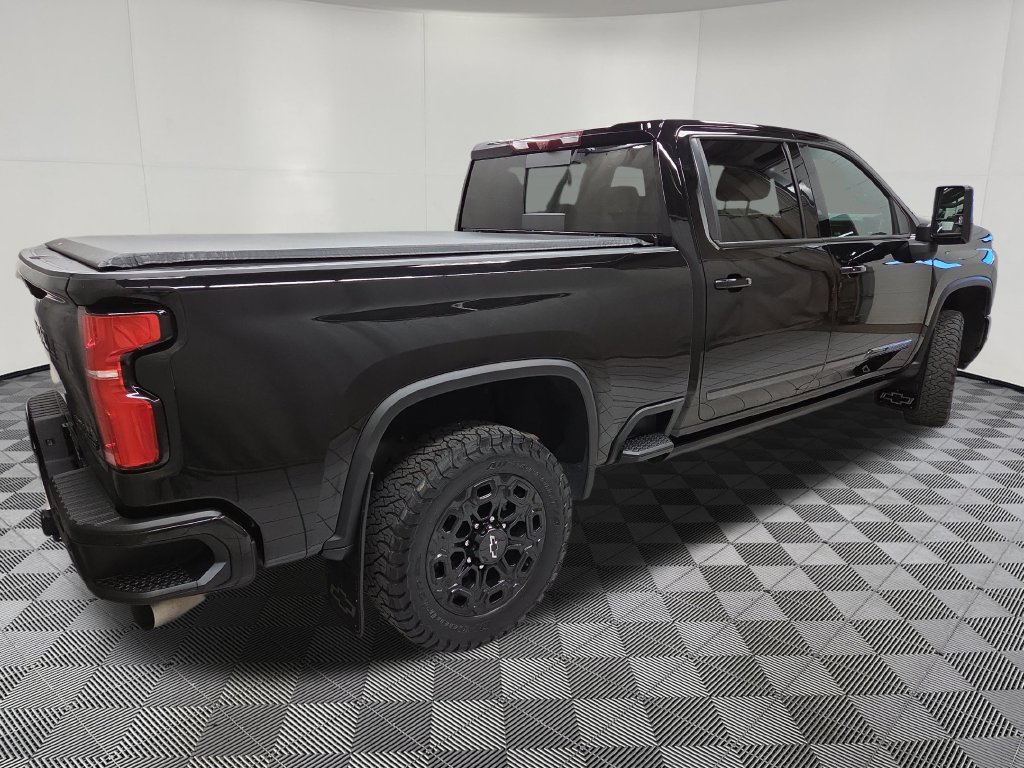 Used 2024 Chevrolet Silverado 2500 High Country w/ High Country Premium Package AWD/4WD image 4
