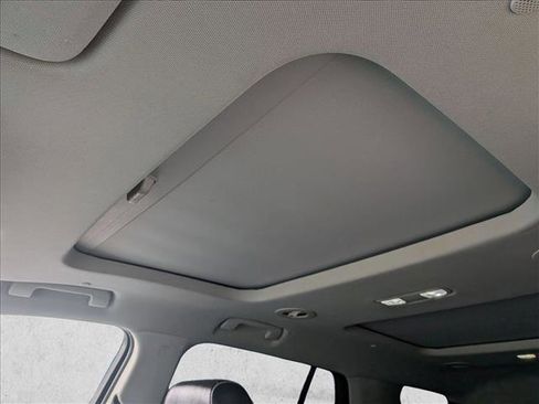 Used 2020 Chevrolet Traverse High Country image 16