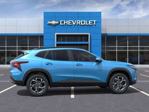 New 2026 Chevrolet Trax LT w/ Driver Confidence Package FWD image 5