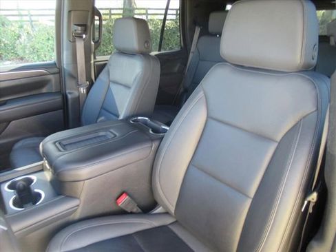 Used 2024 Chevrolet Tahoe Z71 w/ Luxury Package AWD/4WD image 19