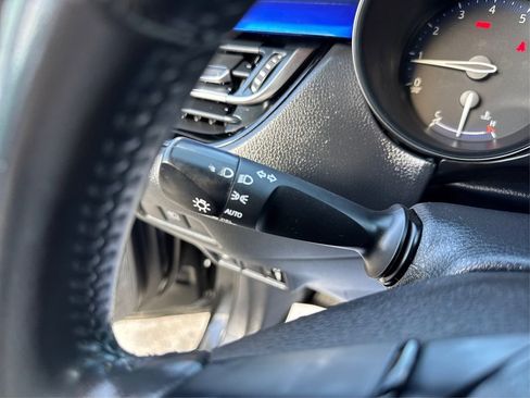 Used 2022 Toyota C-HR XLE image 21