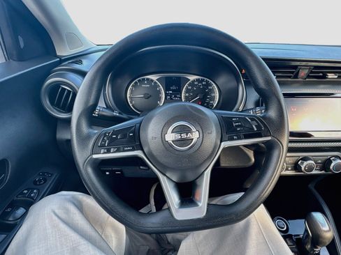 Used 2022 Nissan Kicks S FWD image 11