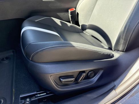 Used 2025 Toyota Camry SE image 12