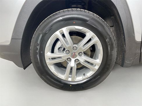 Used 2024 GMC Terrain SLE AWD/4WD image 27