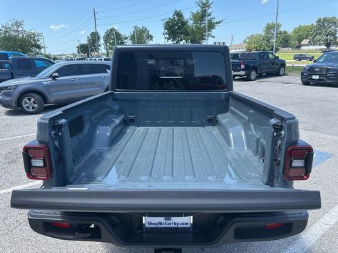 New 2025 Jeep Gladiator Sport image 3
