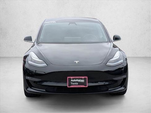 Used 2019 Tesla Model 3 Mid Range RWD image 2