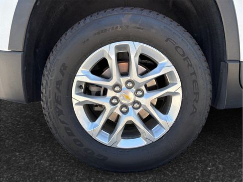 Used 2023 Chevrolet Traverse LS FWD image 14