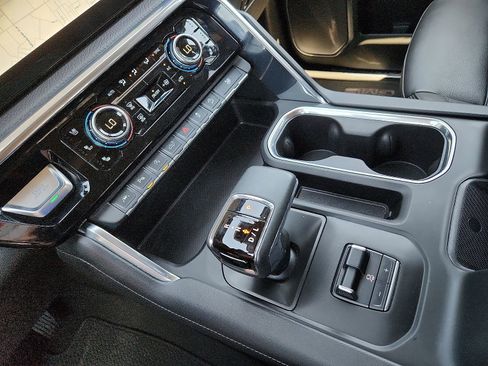 Used 2024 GMC Sierra 1500 Denali w/ Technology Package AWD/4WD image 25