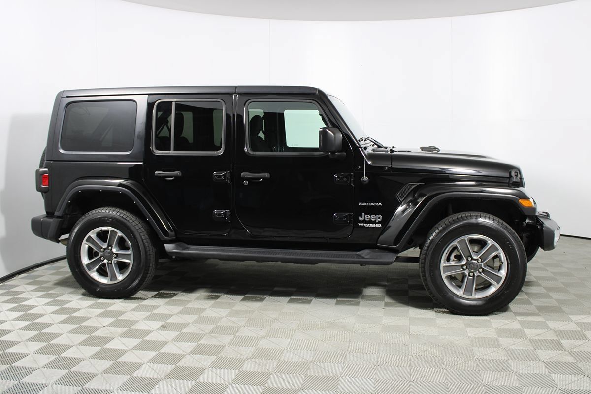 Used 2022 Jeep Wrangler Unlimited Sahara AWD/4WD image 26