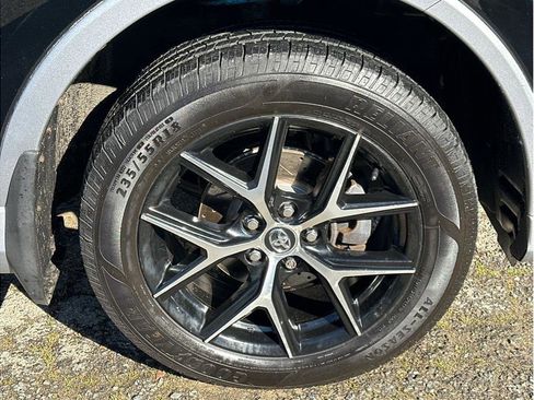 Used 2018 Toyota RAV4 SE w/ Power Extra Value Package image 10