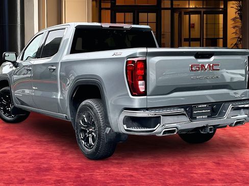 Used 2023 GMC Sierra 1500 SLE image 9
