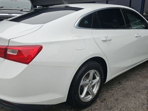 Used 2018 Chevrolet Malibu LS FWD image 2