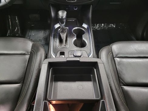 Used 2023 Chevrolet Traverse LT w/ Rear Camera Mirror Package image 17