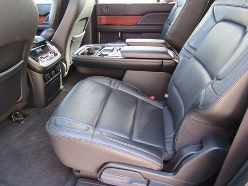 Used 2018 Lincoln Navigator L Reserve w/ Technology Package image 7