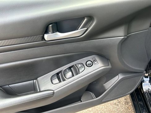 Used 2024 Nissan Altima 2.5 SV FWD image 15
