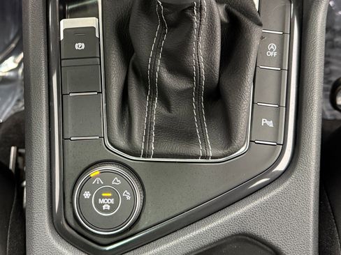 Used 2024 Volkswagen Tiguan SE R-Line image 27