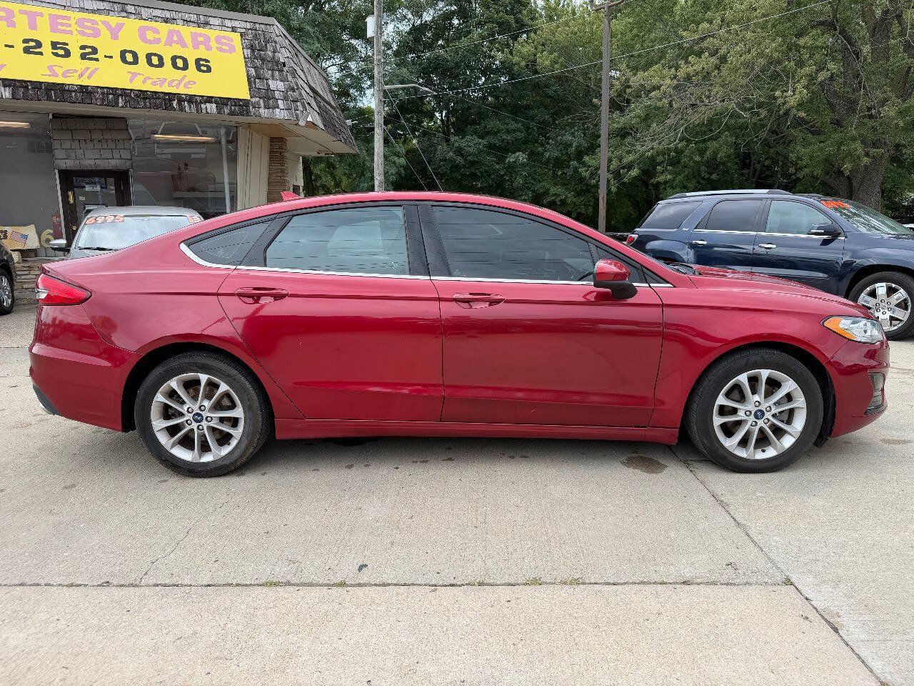 Used 2020 Ford Fusion SE FWD image 8