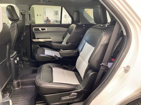 New 2023 Ford Explorer XLT w/ Equipment Group 202A AWD/4WD image 10