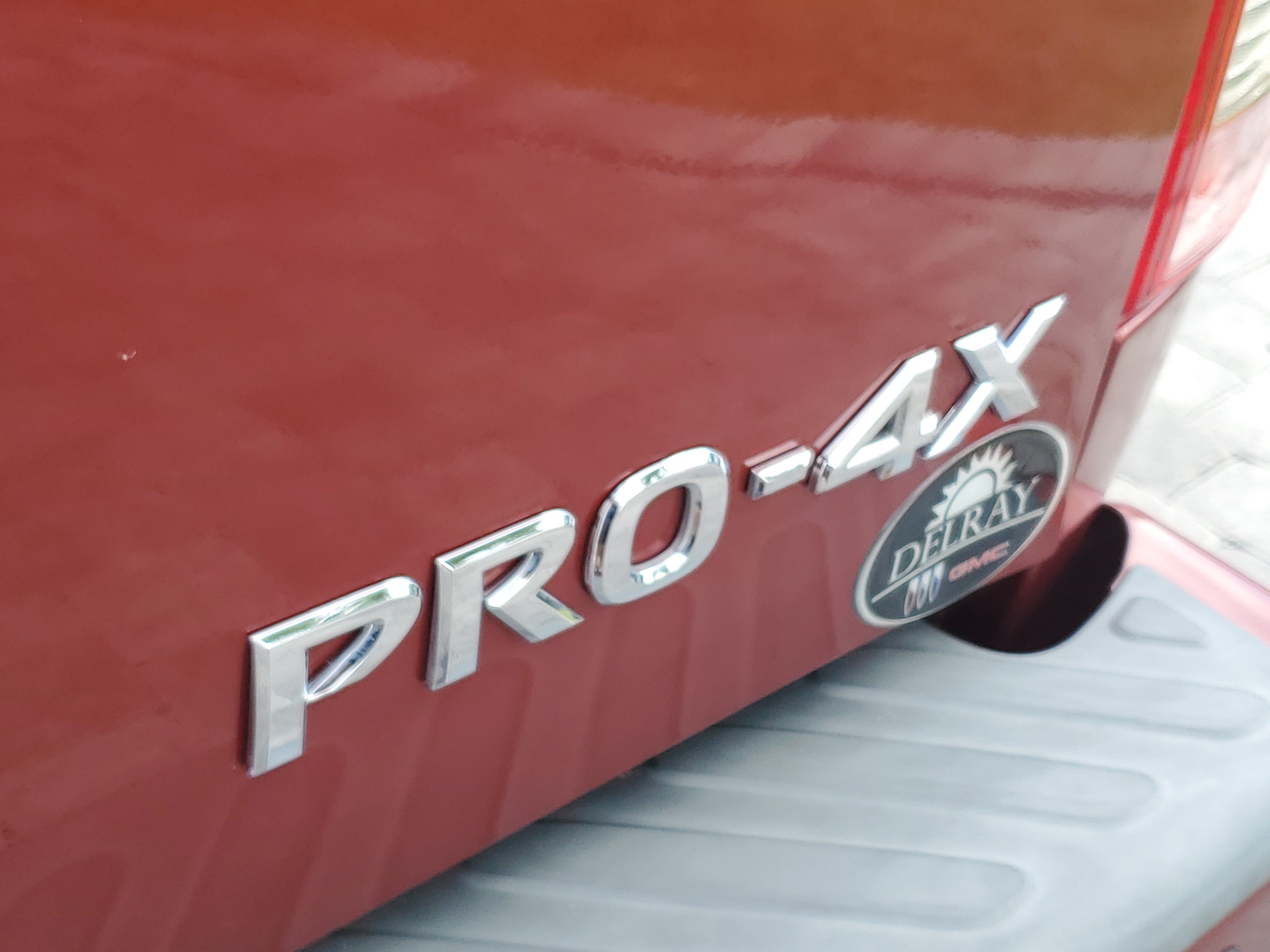 Used 2018 Nissan Frontier 4x4 Crew Cab image 9
