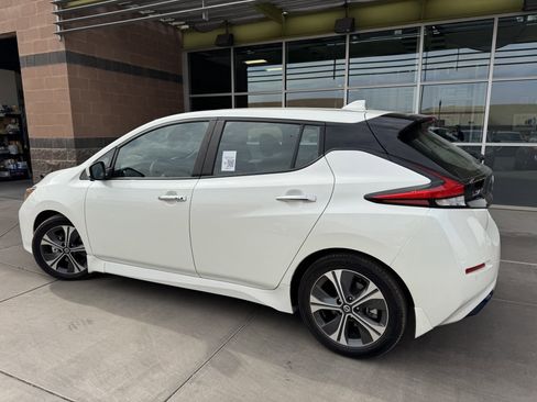 Used 2021 Nissan Leaf SV w/ SV Technology Package image 5