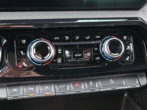 Used 2024 GMC Sierra 1500 AT4 w/ Technology Package image 22