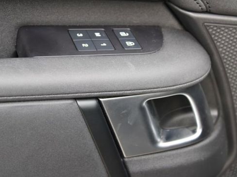 Used 2024 Land Rover Discovery S AWD/4WD image 9