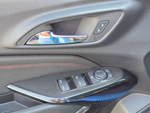 Used 2024 Chevrolet Trax RS w/ Sunroof Package FWD image 29