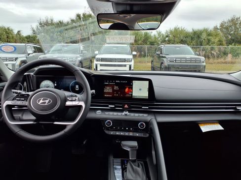 New 2025 Hyundai Elantra SEL image 14