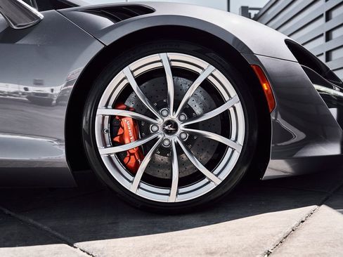 Used 2024 McLaren Artura RWD image 27