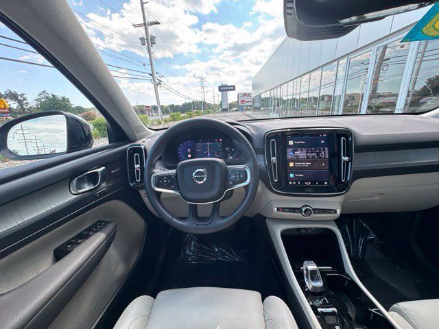 Certified 2024 Volvo XC40 B5 Plus w/ Protection Package Premier AWD/4WD image 21