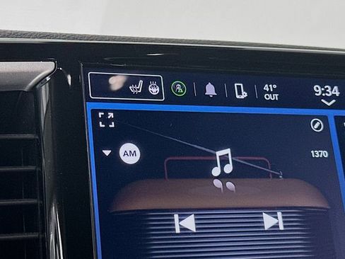 Used 2024 Chrysler Pacifica Touring-L image 25