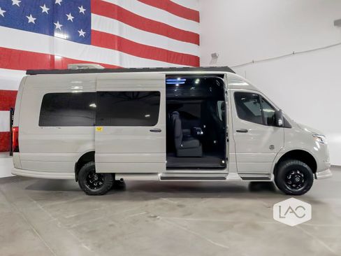 Used 2025 Mercedes-Benz Sprinter 3500 image 2