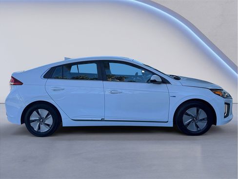 Used 2020 Hyundai Ioniq SE image 7