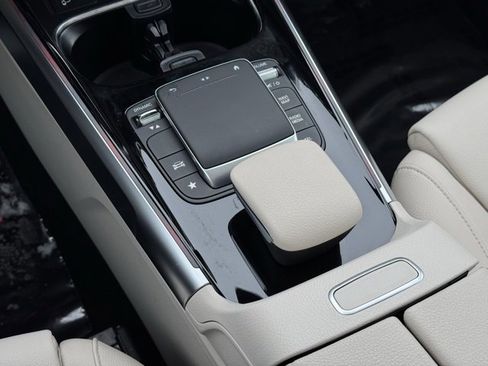 Used 2023 Mercedes-Benz GLB 250 4MATIC image 17