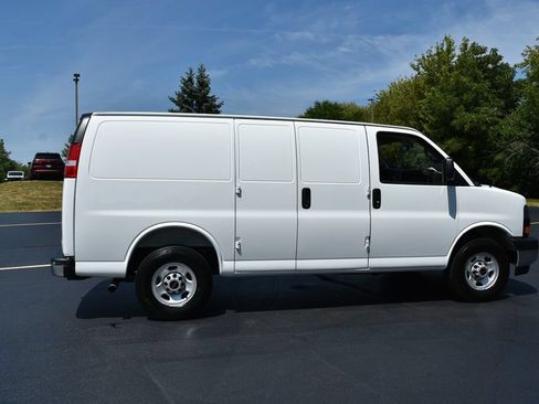 Used 2025 GMC Savana 2500 w/ Driver Convenience Package RWD image 4