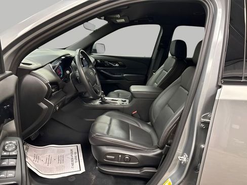 Used 2023 Chevrolet Traverse RS image 9