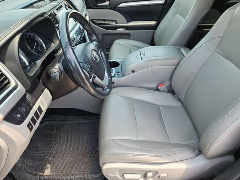 Used 2017 Toyota Highlander AWD V6 image 16