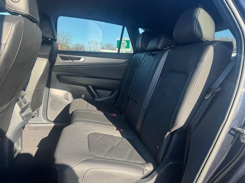 Used 2025 Volkswagen Atlas Cross Sport SE image 11