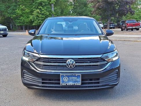 Certified 2023 Volkswagen Jetta SE image 3