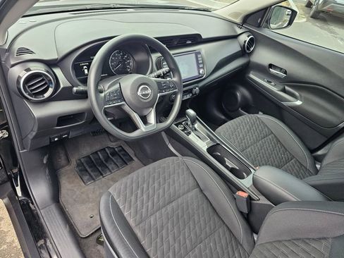 Used 2022 Nissan Kicks SV image 2
