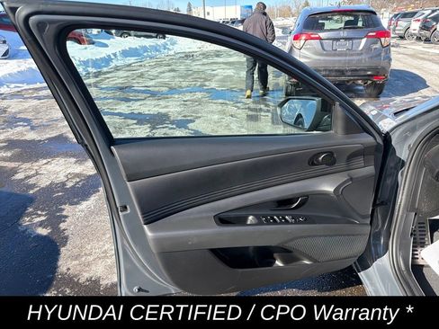 Certified 2025 Hyundai Elantra SEL image 12