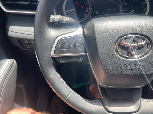 Used 2026 Toyota Highlander XLE AWD/4WD image 16