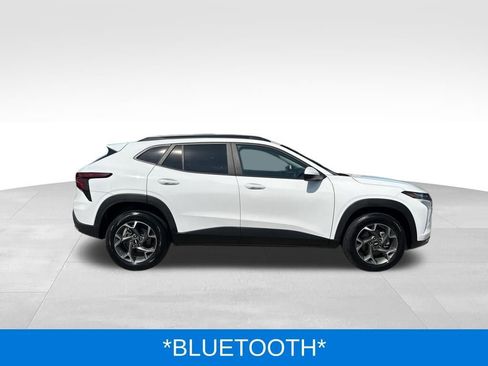 Used 2025 Chevrolet Trax LT FWD image 3