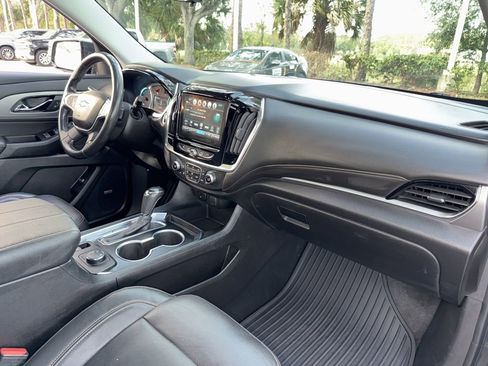 Used 2019 Chevrolet Traverse RS image 21