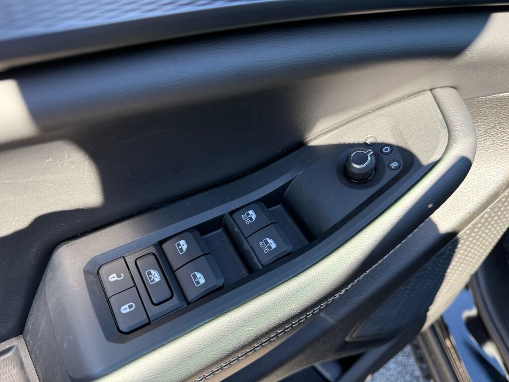 New 2027 Jeep Grand Cherokee Laredo RWD image 18