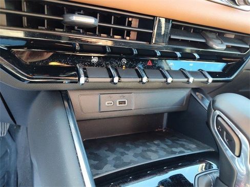 Used 2024 GMC Canyon AT4 image 25