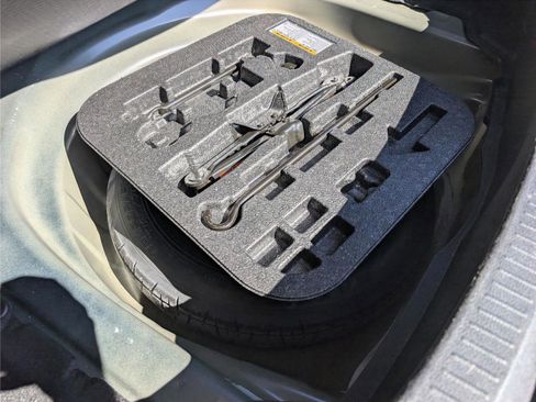 Used 2024 Toyota Corolla LE image 33