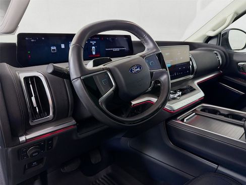 Used 2025 Ford Expedition Max Platinum AWD/4WD image 9