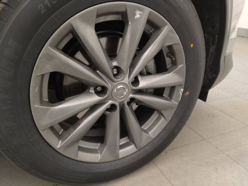 Used 2019 Nissan Rogue Sport SV w/ Technology Package FWD image 31